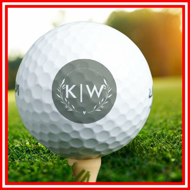 Sage Green und White | Monogram für moderne Initia Golfball (Von Creator hochgeladen)