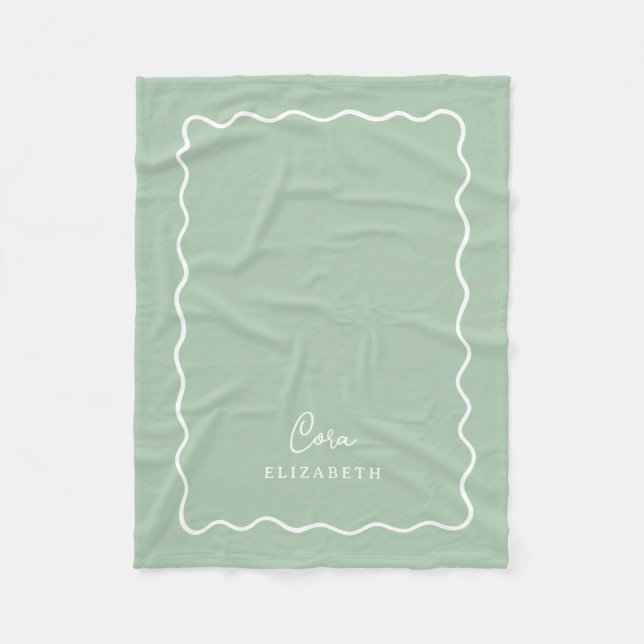 Sage Green Wavy Border Monogrammed Fleecedecke (Vorderseite)