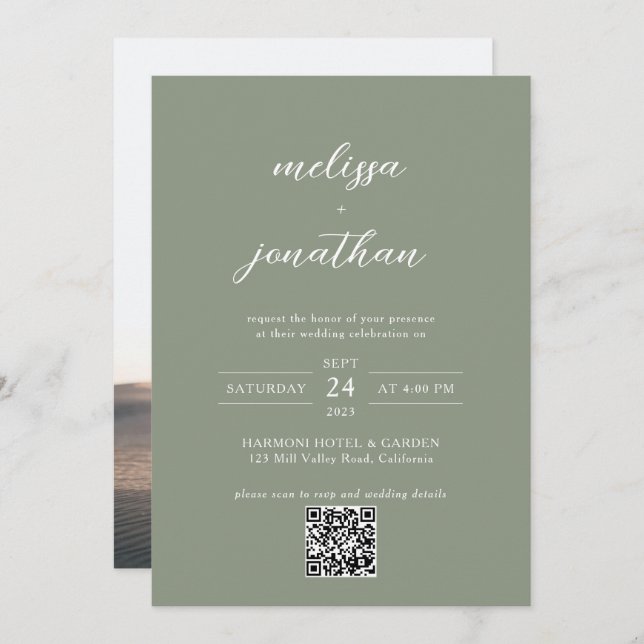 Sage Green & White Script Foto QR Code Hochzeit Einladung (Vorne/Hinten)