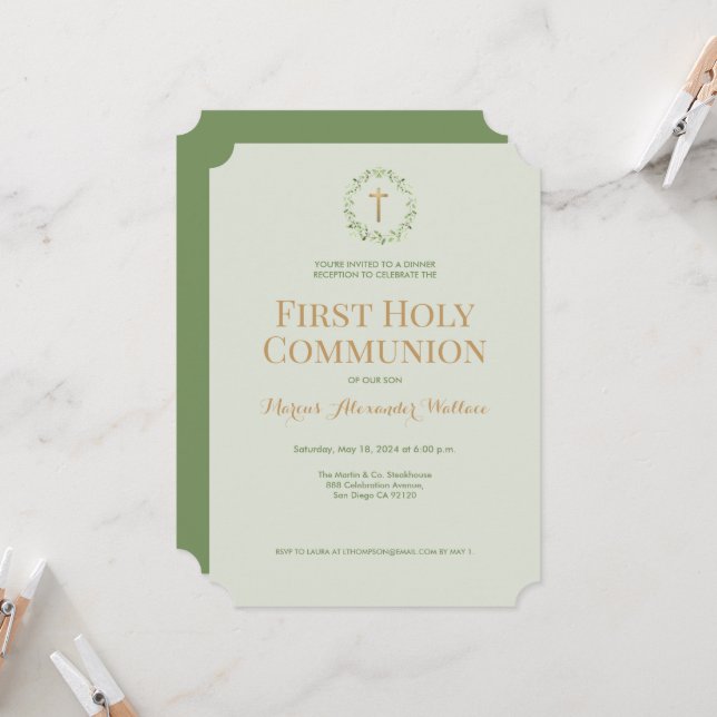 Sage Green Wreath Cross Boy Erste heilige Gemeinde Einladung (Vorderseite/Rückseite Beispiel)