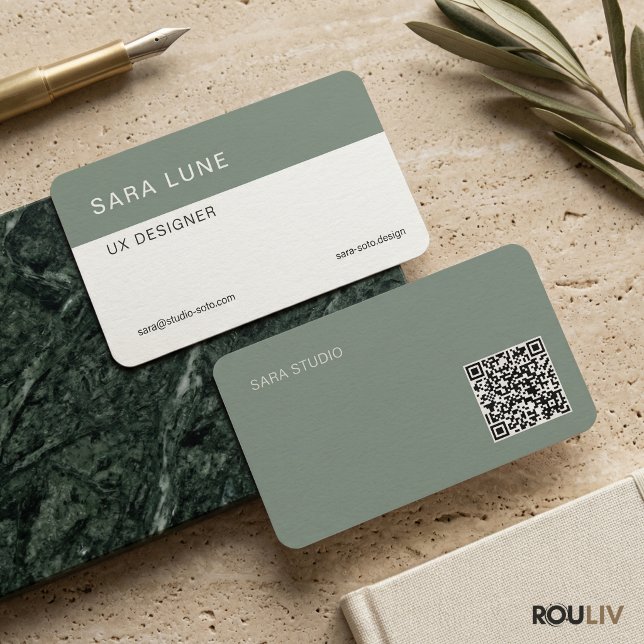 Sage Grün Japandi Minimal QR Code Designer Studio Visitenkarte (Sage Green Japandi Minimal QR Code Designer Studio Modern Business Card
)