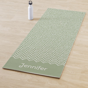 Sagegrün und weißer welliger Chevron mit Namen Yogamatte