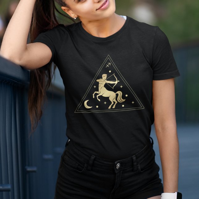 Sagittarius Zodiac-Zeichen-Feuerelement in Gold T-Shirt (Von Creator hochgeladen)