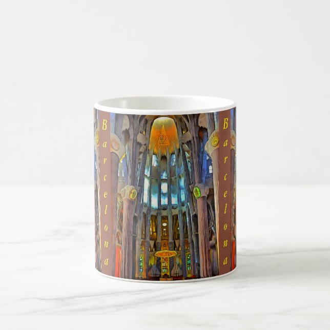Sagrada Familia. Ansicht nach innen am Kaffeetasse (Mittel)