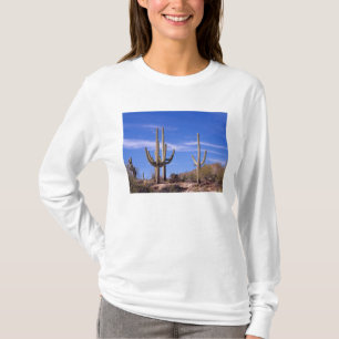 Saguaro-Kakteen, mehrere bewaffnete Riesen-Saguaro T-Shirt
