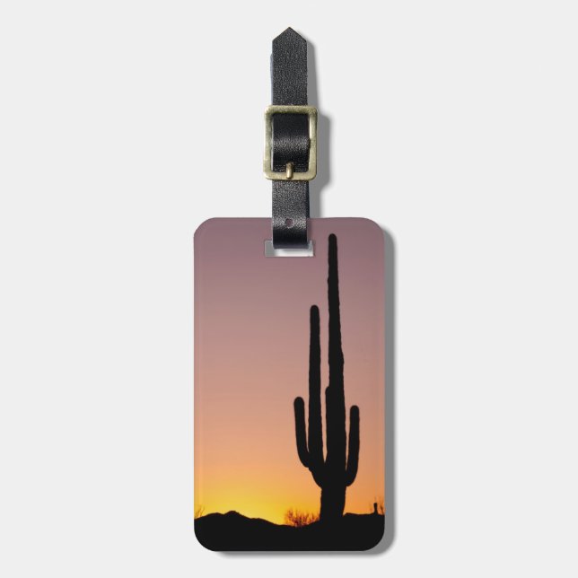 Saguaro-Kaktus am Sonnenuntergang Gepäckanhänger (Vorderseite vertikal)