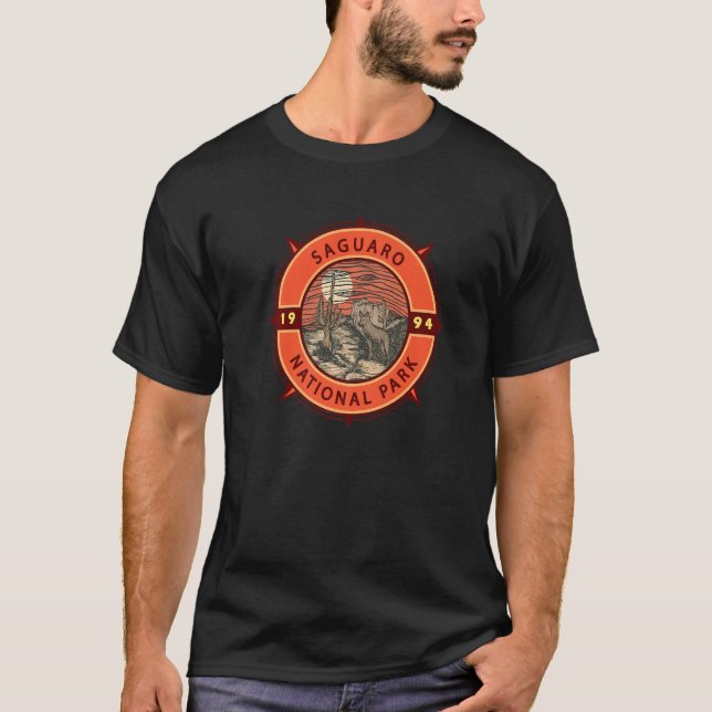 Saguaro National Park Coyote Retro Compass Emblem  T-Shirt (Vorderseite)