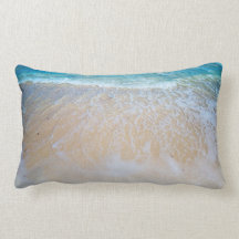 Sahniges Ozean-Wasser auf dem Strand