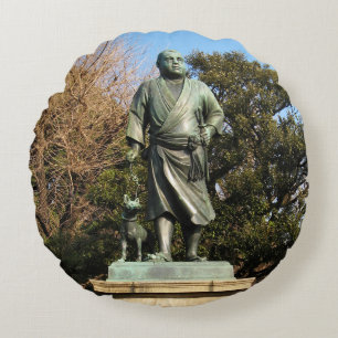 Saigo Takamori (The Last Samurai) & Hunde Statue Rundes Kissen