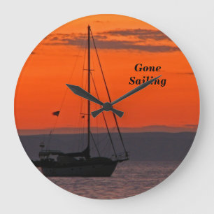 Sailboat at Sunset, Orange Sky, Round Wall Große Wanduhr