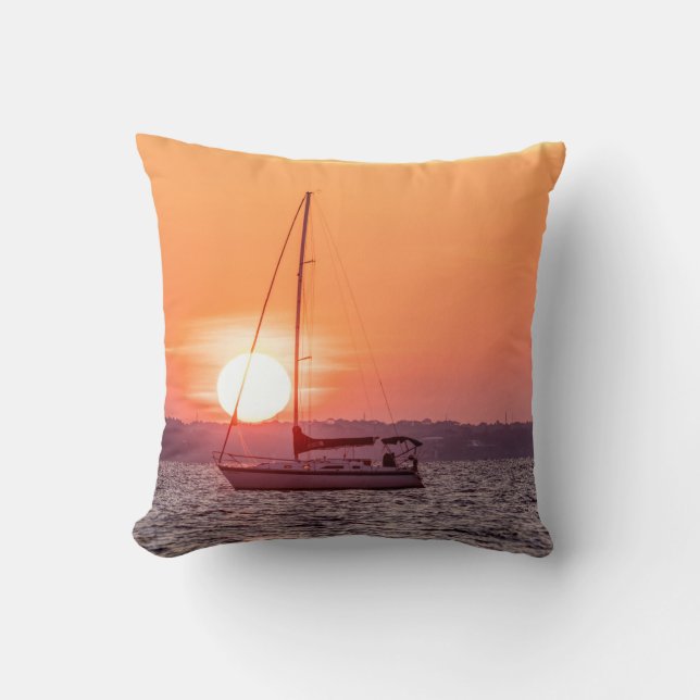 Sailboat Sunrise Kissen (Vorderseite)
