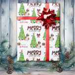 Saint Bernard Dog, Vogel und Weihnachtsbaum Geschenkpapier<br><div class="desc">Das wiederholte Muster dieses niedlichen Weihnachtsverpackungspapiers ist ein Bild eines wunderschönen Hundes aus Saint Bernard, der eine rot-weiße Weihnachtsmannmütze trägt. Der Hund sitzt neben einem geschmückten Weihnachtsbaum unter hellen Geschenkpackungen. Ein Stiervogel landet auf dem Baum dahinter. Stilisierter roter und schwarzer Büffel karierter Text sagt MERRY CHRISTMAS", und Ihre eigene Unterschrift...</div>