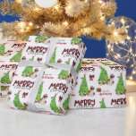 Saint Bernard Dog, Vogel und Weihnachtsbaum Geschenkpapier<br><div class="desc">Das wiederholte Muster dieses niedlichen Weihnachtsverpackungspapiers ist ein Bild eines wunderschönen Hundes aus Saint Bernard, der eine rot-weiße Weihnachtsmannmütze trägt. Der Hund sitzt neben einem geschmückten Weihnachtsbaum unter hellen Geschenkpackungen. Ein Stiervogel landet auf dem Baum dahinter. Stilisierter roter und schwarzer Büffel karierter Text sagt MERRY CHRISTMAS", und Ihre eigene Unterschrift...</div>