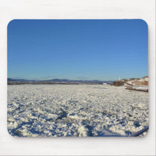 Saint Lawrence River im Winter, Quebec, Kanada Mousepad
