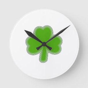 Saint-Patrick-Kleeblatt Zeichnend Runde Wanduhr