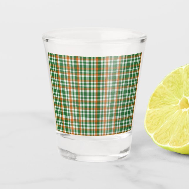 Saint Patrick's Day Irland Flaggenfarbener Gingham Schnapsglas (Vorderseite)