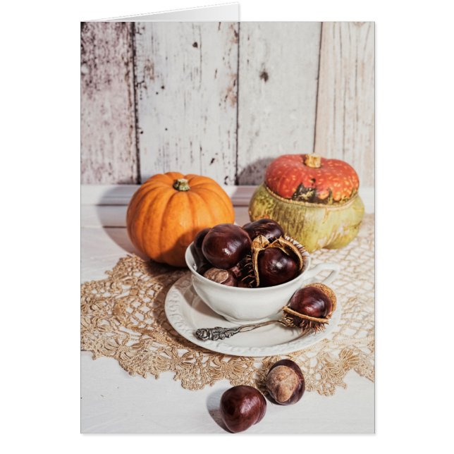 Saisonale rustikale Kastanien & Kürbis Stillleben (Vorne)