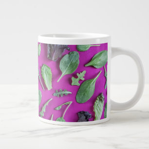 Salat Grüntöne auf Lila Jumbo-Tasse