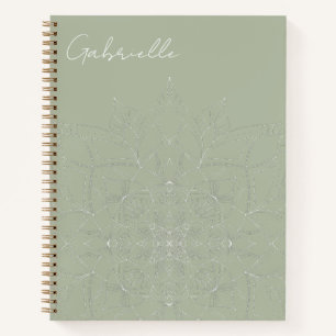 Salbeigrün Elegantes Mandala Personalisierter Name Notizbuch