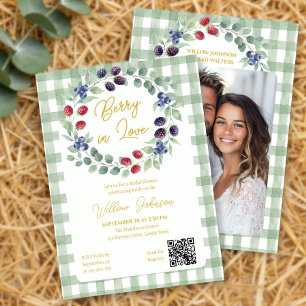 Salbeigrüne Berry in Love Gingham Brautparty Einladung