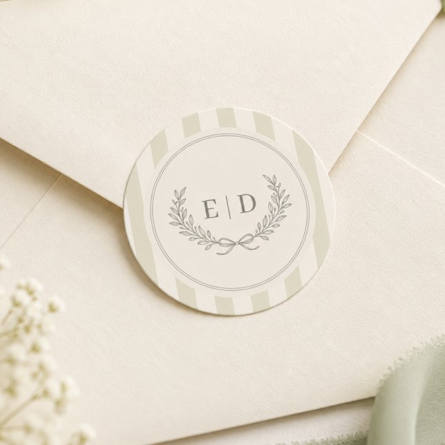 Salbeigrüne gestreifte Monogramm-Hochzeit Runder Aufkleber (Von Creator hochgeladen)