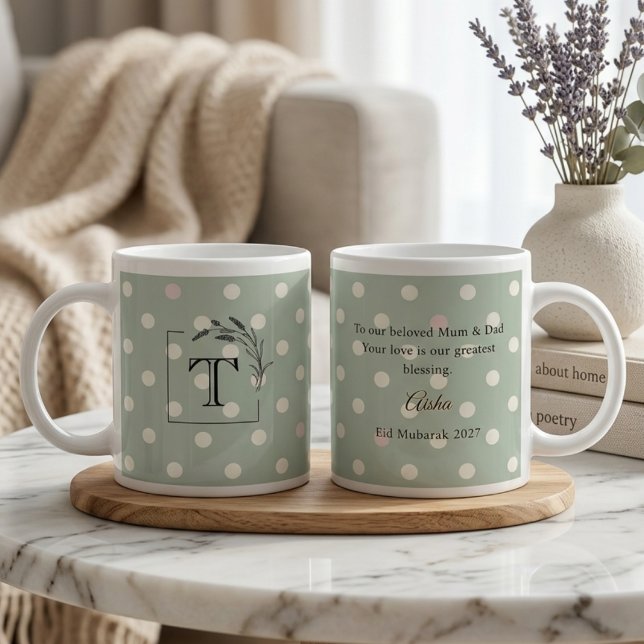 Salbeigrüne Punkte-Monogramm-Geschenk für Eltern Jumbo-Tasse (Von Creator hochgeladen)