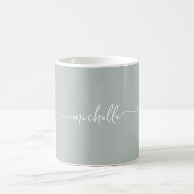 Salbeigrüne stilvolle Monogramm-Signatur-Schriftzu Kaffeetasse (Mittel)