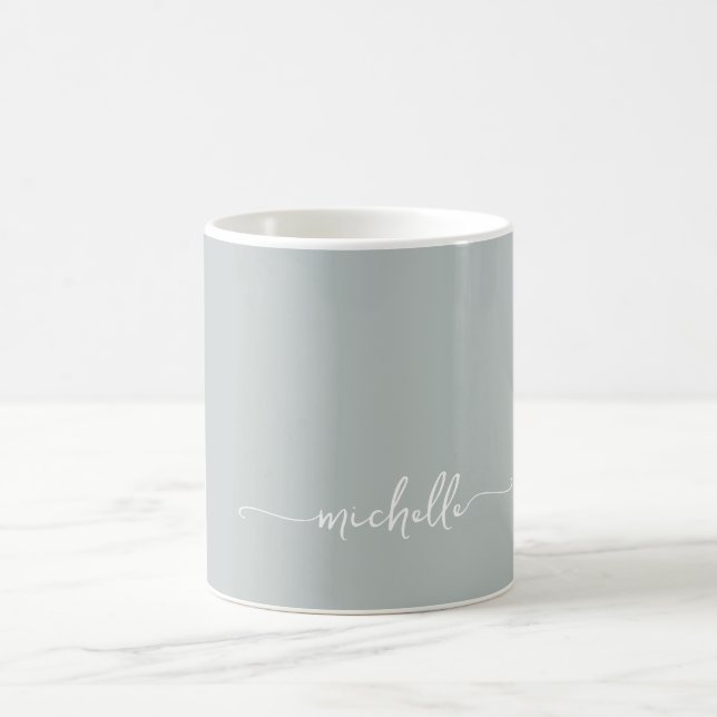 Salbeigrüne stilvolle Monogramm-Signatur-Schriftzu Kaffeetasse (Mittel)