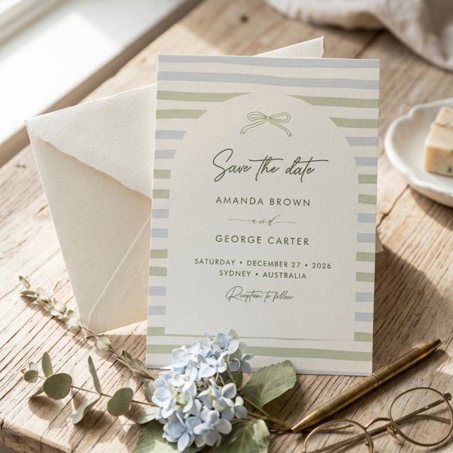 Salbeigrüne Streifen-Bogen-Hochzeit Einladung (Von Creator hochgeladen)