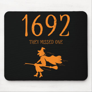 Salem 1692 verpassten sie ein Fun Halloween Hexe 2 Mousepad