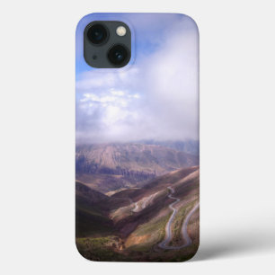 Salta Gebirgsserpentin-Straße mit tiefen Wolken iPhone 13 Hülle