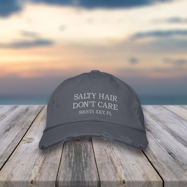 Salty Hair kümmert sich nicht | Ihr Stadt- oder St Bestickte Kappe (Von Creator hochgeladen)