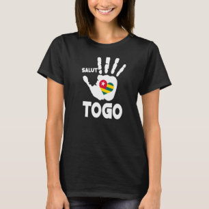 Salut Togo mit togoischer Fahne in einer herzhafte T-Shirt