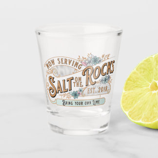 Salz auf den Felsen jetzt Servieren bringen Sie Ih Schnapsglas