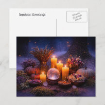 Samhain mit Kerzen Kristall Herbstlaub Blumen