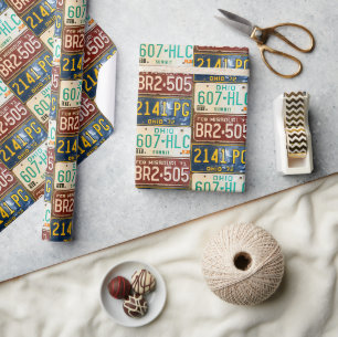 Sammlung alter Nummernschilder Geschenkpapier