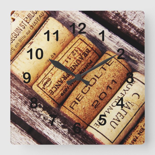 Sammlung französischer Weinflaschen Quadratische Wanduhr (Vorderseite)