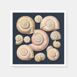 Sammlung von spiralförmigen Meeresschnecken Beige Serviette