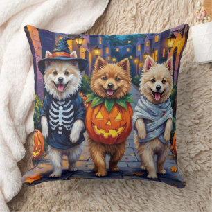 Samojeden-Hunde beim Trick-or-Treat in Halloween-K Kissen