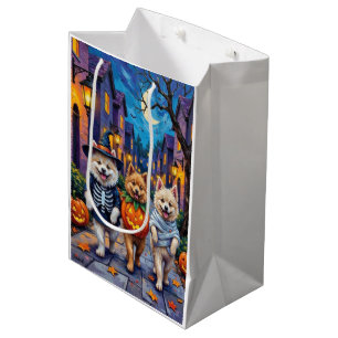 Samojeden-Hunde beim Trick-or-Treat in Halloween-K Mittlere Geschenktüte