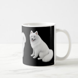 Samoyed verfolgt Tasse