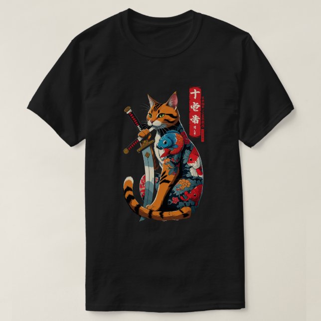 Samurai Cat Warrior – Epic Japanese Tattoo Style  T-Shirt (Design vorne)