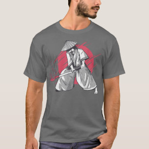 Samurai-Krieger, der einen Katana mit Blüte hält T-Shirt