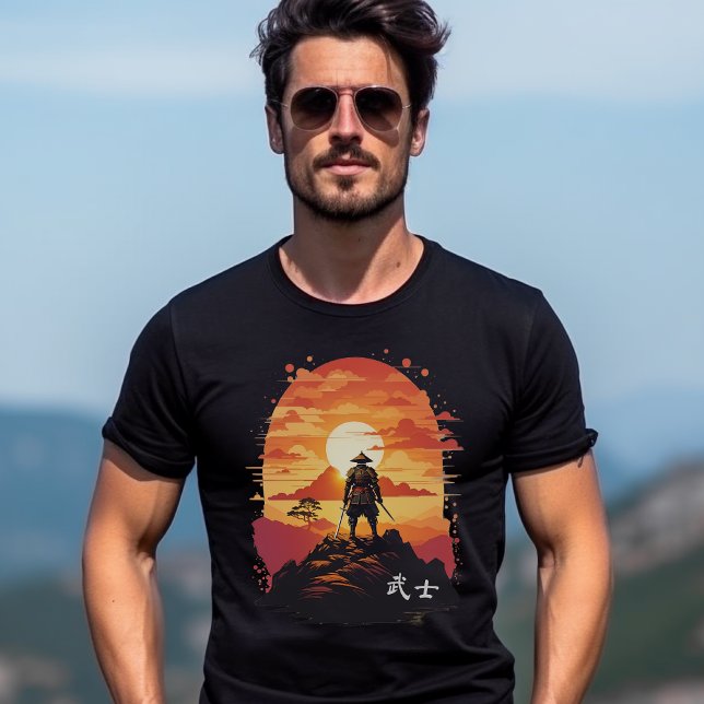 Samurai Warrior im japanischen Stil auf einem Hill T-Shirt (Japanese Style Samurai Warrior on a Hilltop Tshirt)