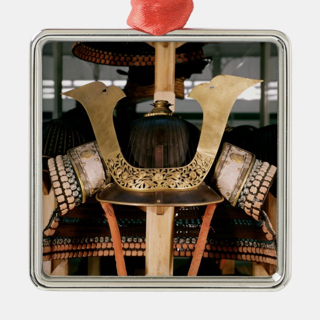 Samuraisturzhelm, Mitte des 14. Jahrhunderts Silbernes Ornament (Vorne)
