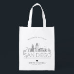 San Diego, Cali Wedding | Stilisierte Skyline Wiederverwendbare Einkaufstasche<br><div class="desc">Eine einzigartige Hochzeitstasche für eine Hochzeit in der schönen Stadt San Diego,  Cali. Diese Tasche zeigt die einzigartige Skyline der Stadt mit ihrem Namen darunter. Anschließend erhalten Sie Informationen zu Ihrem Hochzeitstag in einem passenden,  offenen Stil.</div>