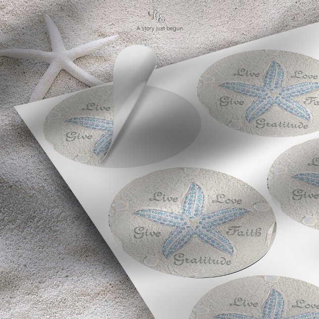 Sand Dollar Starfish Gem Runder Aufkleber (Elegant starfish gem sticker, reminiscent of a sand dollar, with customizable words for your wedding)