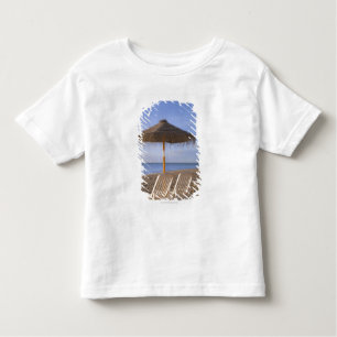 Sand-Strand-Stühle mit Regenschirm Kleinkind T-shirt