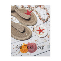 Sandalen, Muscheln und Starfish am Strand