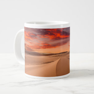 Sanddünen in der Wüste bei Sonnenuntergang Jumbo-Tasse